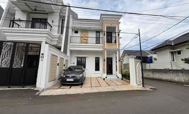 Rumah Klasik Modern 2 Lantai di Jagakarsa  Akses Strategis Dekat Tol Cilandak & TB Simatupang