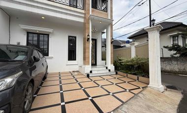 Rumah Klasik Modern 2 Lantai di Jagakarsa  Akses Strategis Dekat Tol Cilandak & TB Simatupang