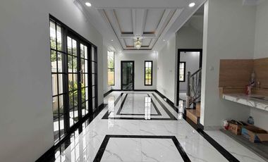 Rumah Klasik Modern 2 Lantai di Jagakarsa  Akses Strategis Dekat Tol Cilandak & TB Simatupang