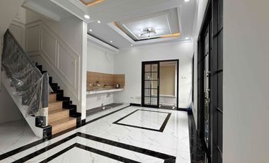 Rumah Klasik Modern 2 Lantai di Jagakarsa  Akses Strategis Dekat Tol Cilandak & TB Simatupang