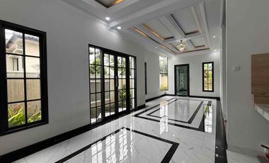 Rumah Klasik Modern 2 Lantai di Jagakarsa  Akses Strategis Dekat Tol Cilandak & TB Simatupang