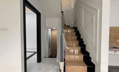 Rumah Klasik Modern 2 Lantai di Jagakarsa  Akses Strategis Dekat Tol Cilandak & TB Simatupang