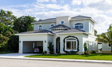 Casa Residencial Completamente Amueblada de Lujo en Privada Residencial al Norte de Merida, Yuc.