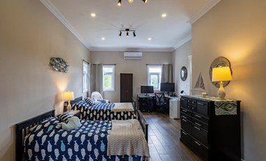 Casa Residencial Completamente Amueblada de Lujo en Privada Residencial al Norte de Merida, Yuc.