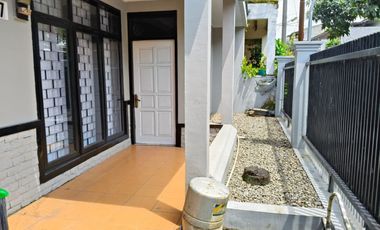 DISEWAKAN RUMAH BARU RENOVASI ATAP & CAT ULANG DI KOMPLEK MARGAHAYU RAYA KOTA BANDUNG