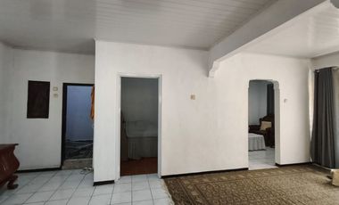 DISEWAKAN RUMAH BARU RENOVASI ATAP & CAT ULANG DI KOMPLEK MARGAHAYU RAYA KOTA BANDUNG