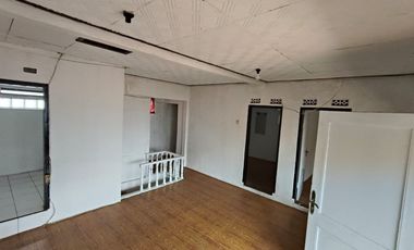 DISEWAKAN RUMAH BARU RENOVASI ATAP & CAT ULANG DI KOMPLEK MARGAHAYU RAYA KOTA BANDUNG