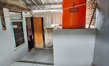 DISEWAKAN RUMAH BARU RENOVASI ATAP & CAT ULANG DI KOMPLEK MARGAHAYU RAYA KOTA BANDUNG