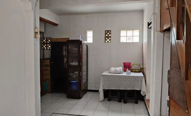 DISEWAKAN RUMAH BARU RENOVASI ATAP & CAT ULANG DI KOMPLEK MARGAHAYU RAYA KOTA BANDUNG