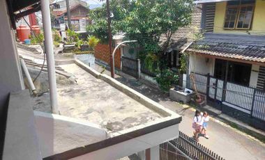 DISEWAKAN RUMAH BARU RENOVASI ATAP & CAT ULANG DI KOMPLEK MARGAHAYU RAYA KOTA BANDUNG