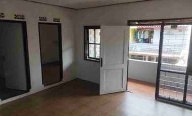 DISEWAKAN RUMAH BARU RENOVASI ATAP & CAT ULANG DI KOMPLEK MARGAHAYU RAYA KOTA BANDUNG