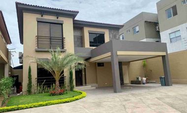 En Alquiler Casa Urbanización Las Condes - sector UEES