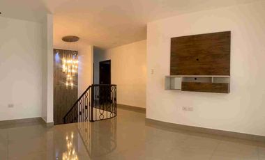 En Alquiler Casa Urbanización Las Condes - sector UEES