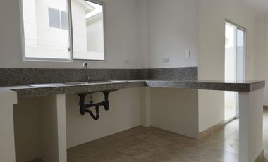 Casa de alquiler en Urbanización Casa Laguna, avenida León Febres Cordero.