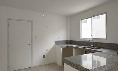 Casa de alquiler en Urbanización Casa Laguna, avenida León Febres Cordero.