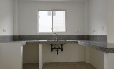 Casa de alquiler en Urbanización Casa Laguna, avenida León Febres Cordero.