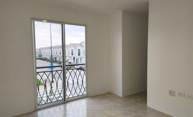 Casa de alquiler en Urbanización Casa Laguna, avenida León Febres Cordero.