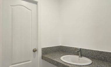 Casa de alquiler en Urbanización Casa Laguna, avenida León Febres Cordero.