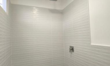 Casa de alquiler en Urbanización Casa Laguna, avenida León Febres Cordero.