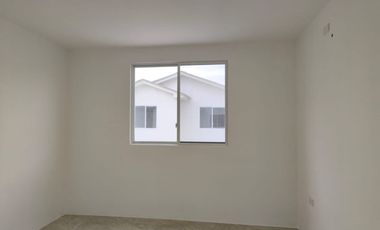 Casa de alquiler en Urbanización Casa Laguna, avenida León Febres Cordero.