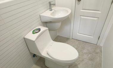 Casa de alquiler en Urbanización Casa Laguna, avenida León Febres Cordero.