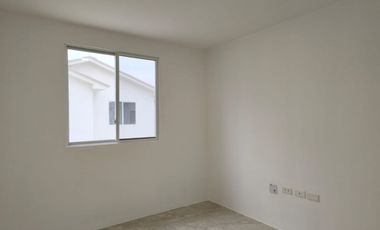 Casa de alquiler en Urbanización Casa Laguna, avenida León Febres Cordero.