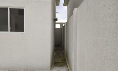 Casa de alquiler en Urbanización Casa Laguna, avenida León Febres Cordero.