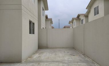 Casa de alquiler en Urbanización Casa Laguna, avenida León Febres Cordero.