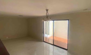 SE RENTA BONITA CASA DE DOS PLANTAS EN LAS QUINTAS
