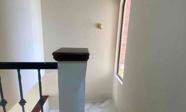SE RENTA BONITA CASA DE DOS PLANTAS EN LAS QUINTAS