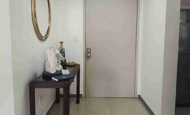 Torre Hilton Colon Guayaquil,  venta suite amoblada con parqieo