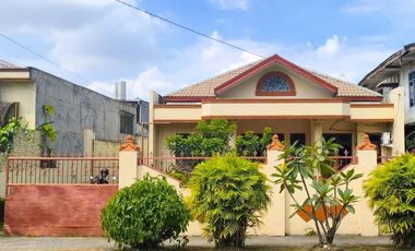 RUMAH SIAP HUNI BERHALAMAN LUAS COCOK BUAT KOST STRATEGIS DI JL. PRAJURIT - MEDAN TIMUR
