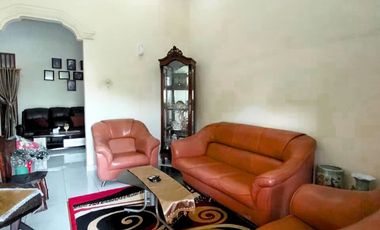 RUMAH SIAP HUNI BERHALAMAN LUAS COCOK BUAT KOST STRATEGIS DI JL. PRAJURIT - MEDAN TIMUR