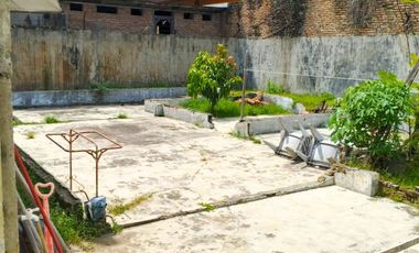 RUMAH SIAP HUNI BERHALAMAN LUAS COCOK BUAT KOST STRATEGIS DI JL. PRAJURIT - MEDAN TIMUR