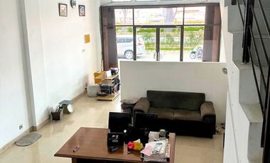 DIJUAL MURAH !!! RUKO BOULEVARD BSD HADAP JALAN RAYA COCOK UNTUK TEMPAT USAHA DI BSD CITY