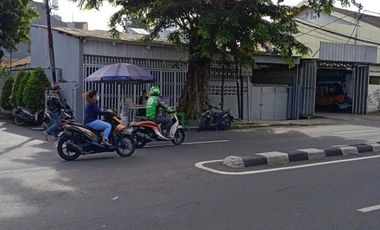 Rumah Hitung Tanah Pinggir Jalan Raya di Kebayoran Lama Jakarta