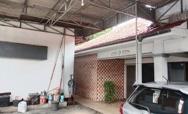 Rumah Hitung Tanah Pinggir Jalan Raya di Kebayoran Lama Jakarta