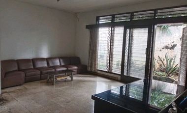 Rumah Hitung Tanah Pinggir Jalan Raya di Kebayoran Lama Jakarta