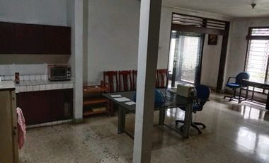 Rumah Hitung Tanah Pinggir Jalan Raya di Kebayoran Lama Jakarta