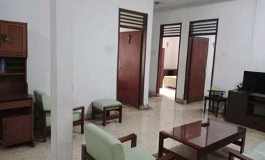 Rumah Hitung Tanah Pinggir Jalan Raya di Kebayoran Lama Jakarta