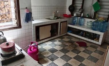 Rumah Hitung Tanah Pinggir Jalan Raya di Kebayoran Lama Jakarta