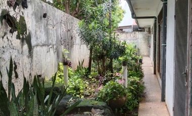 Rumah Hitung Tanah Pinggir Jalan Raya di Kebayoran Lama Jakarta