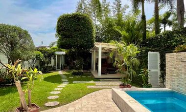 ACOGEDORA CON HERMOSO JARDIN, JACUZZY Y AREA PARA PARRILLA