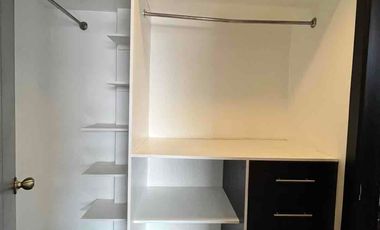 ACOGEDORA CON HERMOSO JARDIN, JACUZZY Y AREA PARA PARRILLA