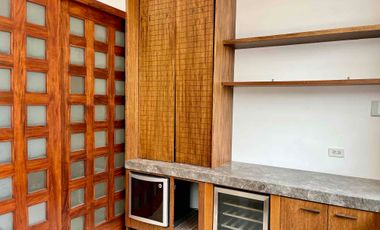 ACOGEDORA CON HERMOSO JARDIN, JACUZZY Y AREA PARA PARRILLA