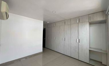 ACOGEDORA CON HERMOSO JARDIN, JACUZZY Y AREA PARA PARRILLA