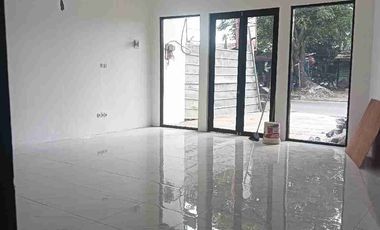 DISEWAKAN RUKO BARU LUAT TANAH 115 m2 LOKASI STRATEGIS