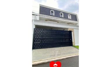 Rumah Mewah Ada Lift dan Kolam Renang di Pondok Indah, Jakarta Selatan