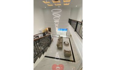Rumah Mewah Ada Lift dan Kolam Renang di Pondok Indah, Jakarta Selatan