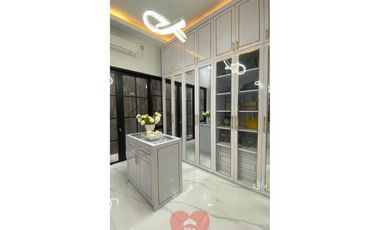 Rumah Mewah Ada Lift dan Kolam Renang di Pondok Indah, Jakarta Selatan